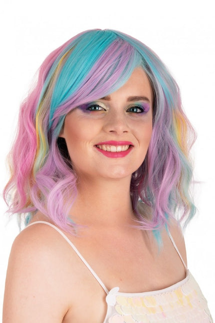 Pruik Alicia Half Lang Met Wave Met Pony Pastel Kleuren